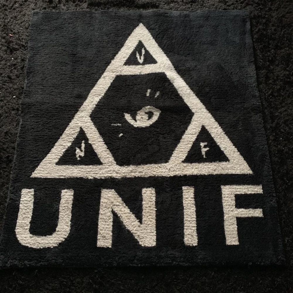 Rare unif rug